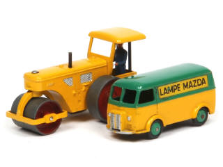 Lot 553 - DINKY TOYS (FRANCE) (1)