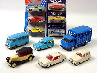 Lot 445 - NOREV (8)
