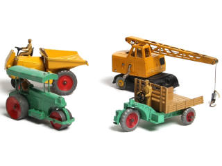 Lot 523 - DINKY TOYS (GB) (4)