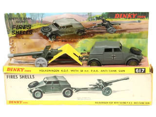 Lot 403 - DINKY TOYS (GB) (1)