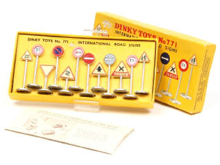 Lot 299 - DINKY TOYS (GB) (1)