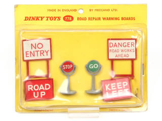 Lot 301 - DINKY TOYS (GB) (1)
