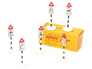 Lot 296 - DINKY TOYS (GB) (1)