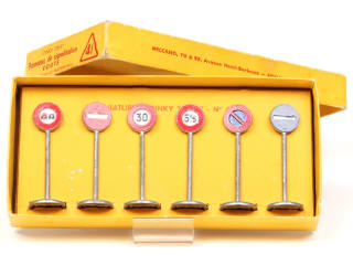 Lot 428 - DINKY TOYS (FRANCE) (1)