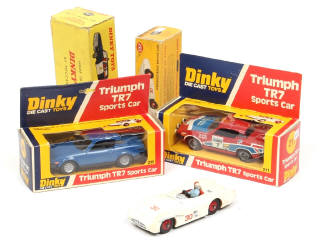 Lot 393 - DINKY TOYS (GB) (4)