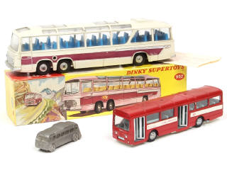 Lot 394 - DINKY TOYS (GB) (3)
