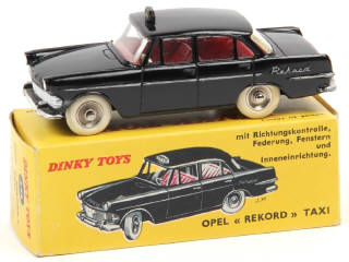 Lot 440 - DINKY TOYS (FRANCE) (1)