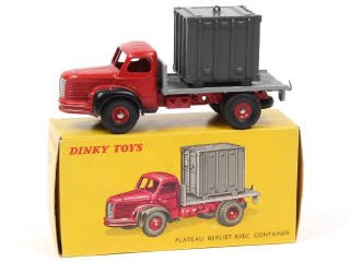 Lot 519 - DINKY TOYS (FRANCE) (1)
