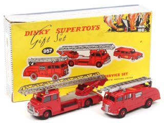 Lot 377 - DINKY TOYS (GB) (3)