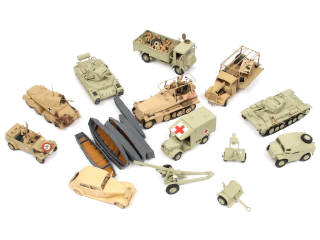 Lot 169 - DIVERS (12)