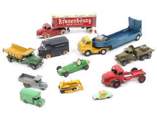 Lot 407 - DIVERS (11)