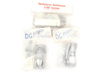 Lot 423 - DIVERS (3)