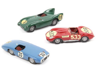 Lot 425 - DIVERS (3)