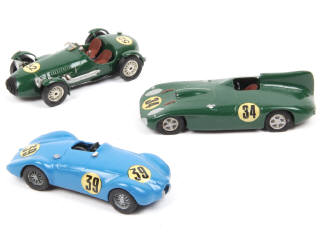 Lot 426 - DIVERS (3)