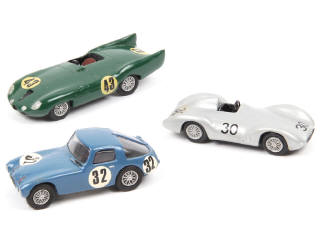 Lot 427 - DIVERS (3)