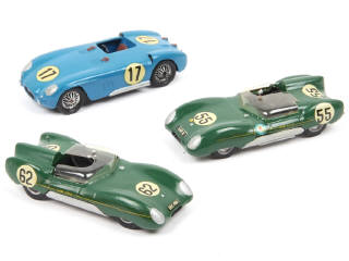 Lot 428 - DIVERS (3)