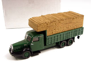 Lot 298 - MINITRUCKS (FRANCE) (1)