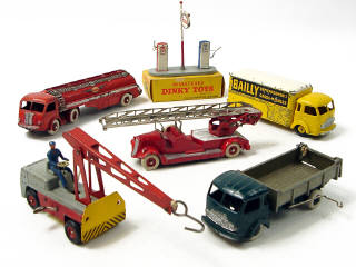 Lot 258 - DINKY TOYS (FRANCE) (6)
