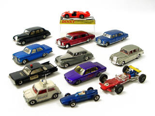 Lot 274 - DINKY TOYS (12)