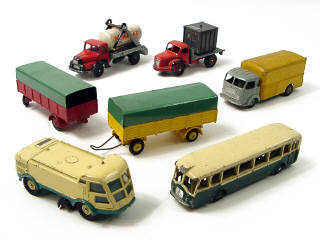 Lot 263 - DINKY TOYS (FRANCE) (7)