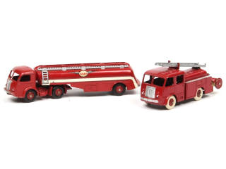 Lot 452 - DINKY TOYS (FRANCE) (2)