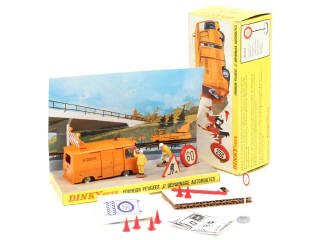 Lot 602 - DINKY TOYS (FRANCE) (1)