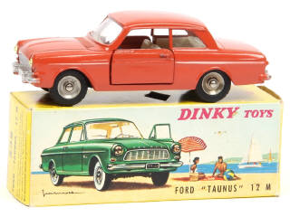 Lot 324 - DINKY TOYS (FRANCE) (1)