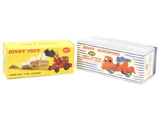 Lot 235 - DINKY TOYS (GB) (2)