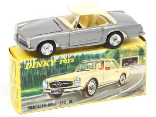 Lot 325 - DINKY TOYS (FRANCE) (1)