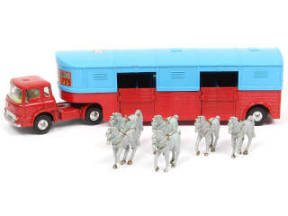 Lot 228 - CORGI TOYS (GB) (1)