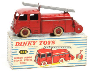 Lot 358 - DINKY TOYS (FRANCE) (1)