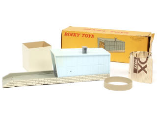 Lot 305 - DINKY TOYS (FRANCE) (1)