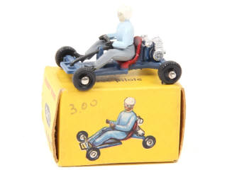 Lot 454 - DINKY TOYS (FRANCE) (1)