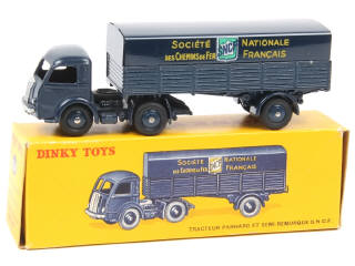 Lot 582 - DINKY TOYS (FRANCE) (1)