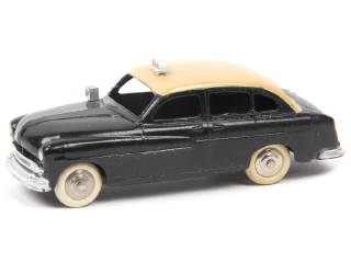 Lot 420 - DINKY TOYS (FRANCE) (1)