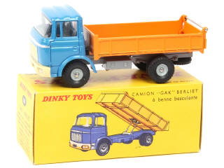 Lot 606 - DINKY TOYS (FRANCE) (1)