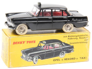 Lot 481 - DINKY TOYS (FRANCE) (1)