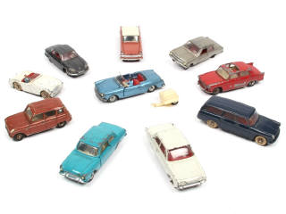 Lot 383 - DINKY TOYS (FRANCE) (11)