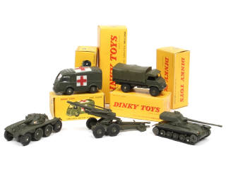 Lot 401 - DINKY TOYS (FRANCE) (5)