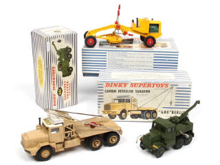 Lot 352 - DINKY TOYS (FRANCE) (3)
