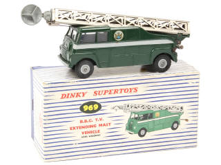 Lot 572 - DINKY TOYS (GB) (1)