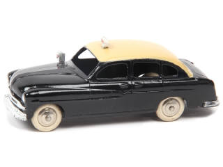 Lot 595 - DINKY TOYS (FRANCE) (1)