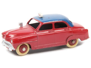 Lot 594 - DINKY TOYS (FRANCE) (1)