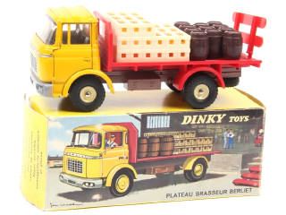 Lot 713 - DINKY TOYS (FRANCE) (1)