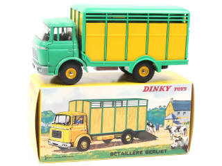 Lot 711 - DINKY TOYS (FRANCE) (1)