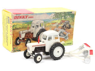 Lot 579 - DINKY TOYS (GB) (1)