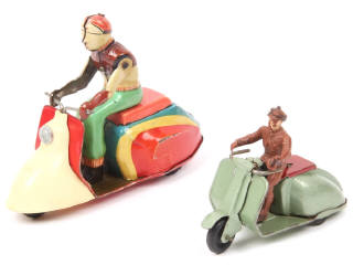 Lot 150 - DIVERS (2)