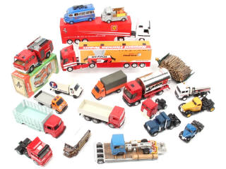 Lot 252 - DIVERS (21)