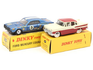 Lot 376 - DIVERS (2)