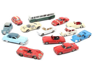 Lot 375 - DINKY TOYS (13)